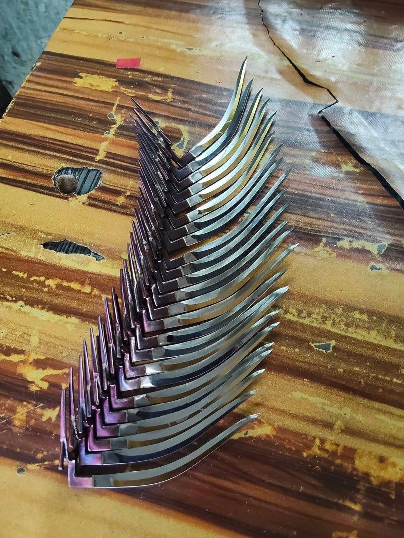 Tari para sa manok (Category: Other Sports Equipment and Supplies) located in Manila. Submitted by nkc_shop (Listing ID 1459131752, Image 1). Description: 1200 each.