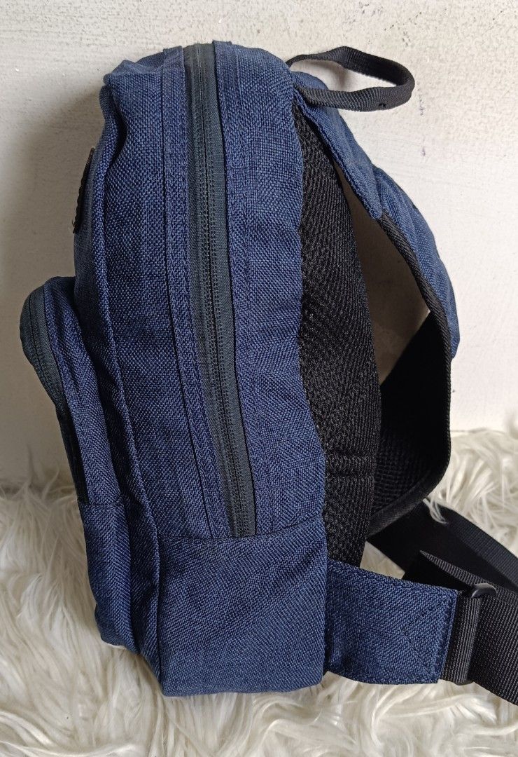 Lotto Body Bag (Category: Belt bags, Clutches and Pouches) located in Davao. Submitted by roxy0404 (Listing ID 1459095376, Image 2). Description: ukay source no issue size length 5 inches height 11 inches width 2.8 inches.