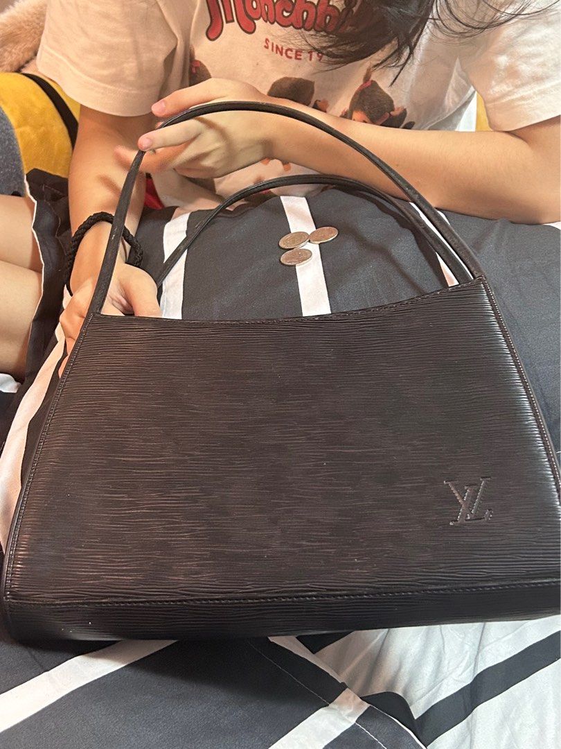 Louis Vuitton Epi Leather Shoulder Bag (Category: Luxury Bags & Wallets) located in Quezon City. Submitted by f8scloset (Listing ID 1459135532, Image 3). Description: - Classic black Louis Vuitton shoulder bag - Made with durable Epi leather - Distinctive LV logo on the zipper pull - Spacious interior, ideal for daily essentials - A timeless and versatile piece for any collection Also bought here on carousell! Realized it was too big for me..