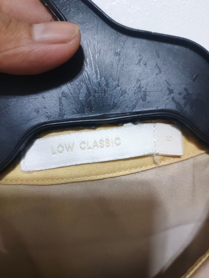 LOW CLASSIC (Category: Longsleeves) located in Dasmarinas. Submitted by jessputrages (Listing ID 1459264278, Image 3). Description: For sale Low classic Excellen condition No issue 400 plus shipping fee Pm for more details.