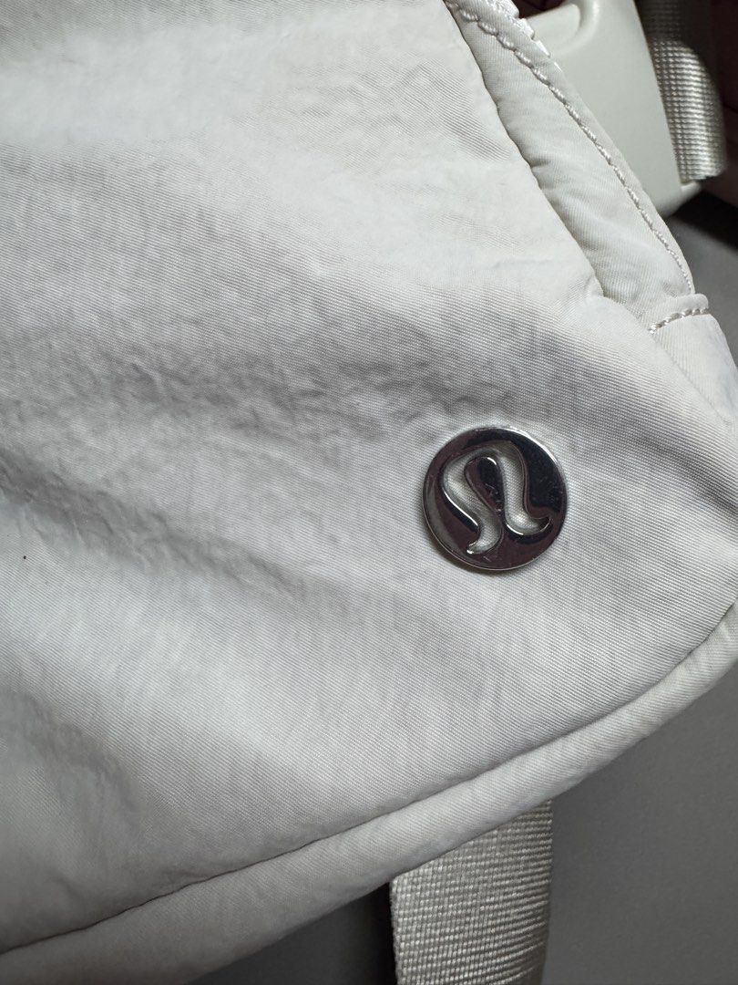 Lululemon Everywhere Belt Bag Beige/Silver (Category: Cross-body Bags) located in Cebu City. Submitted by kc_preloved07 (Listing ID 1459108804, Image 3). Description: - original - never used but tags removed - price negotiable.