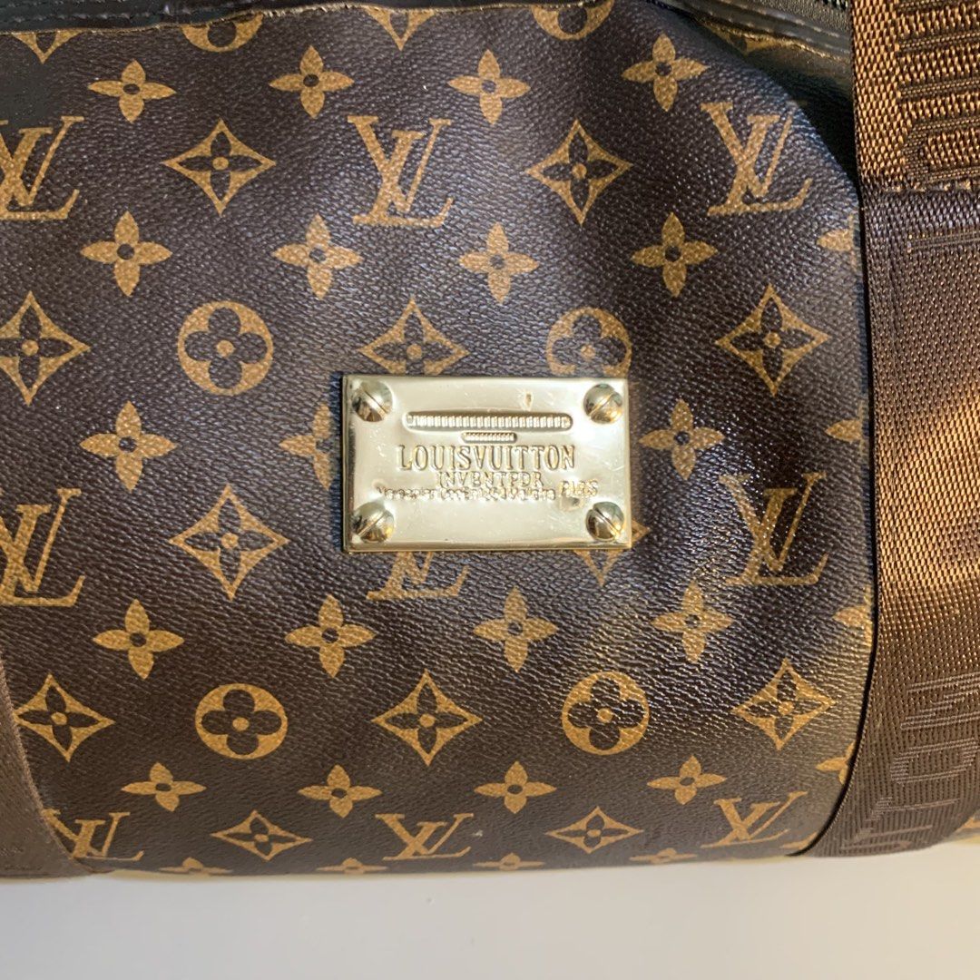On sale |Lv keepal (off) (Category: Luxury Bags & Wallets) located in Davao. Submitted by jandyfuert21303 (Listing ID 1459237400, Image 3). Description: Lv keepal (off only) Ukay source Excellent condition Size large Kasya mga damit Have minor gas gas sa bottom .