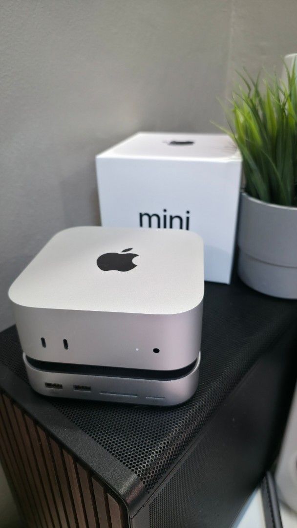 Mac Mini M4 16gb/256gb (Category: Desktops) located in Paranaque City. Submitted by ethelbirth.ignacio (Listing ID 1459218791, Image 1). Description: Last Price Posted ✅ Condition: Like New, seldom used, no issues ✅ Chip: Apple M4 (10-core CPU, 10-core GPU) ✅ Memory: 16GB unified ✅ Storage: 256GB SSD ✅ Complete with box ✅ Includes UGREEN docking station ✅ Warranty until Jan 11, 2027 📍 BF Homes Parañaque 💵 BDO, BPI, RCBC, GCash, Cash 📦 Pickup/M