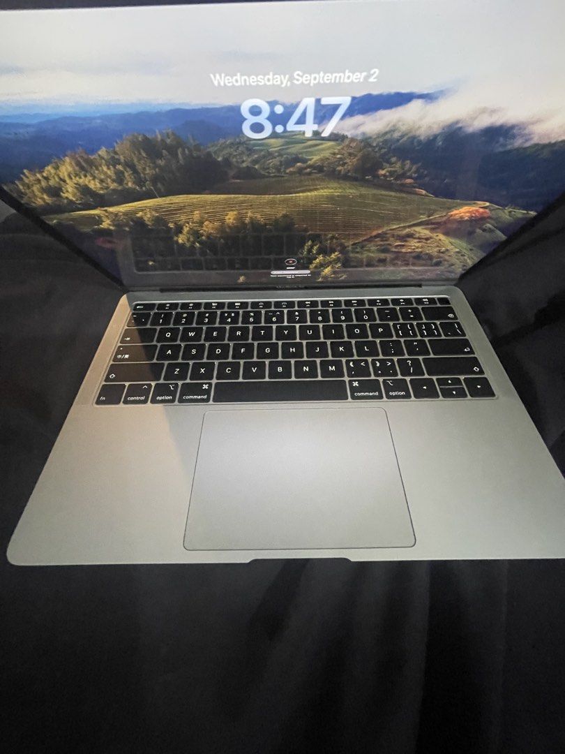 macbook air 2018 (Category: Laptops & Notebooks) located in Manila. Submitted by hometechieonlineshop (Listing ID 1459212533, Image 2). Description: macbook air 2018 intel core i5 8gb ram 256gb ssd macos sonoma apps microsoft office with charger issue: dent and scratch.