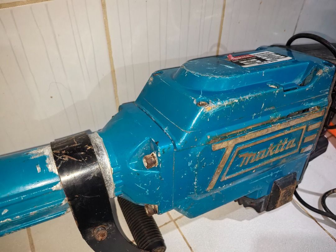 Makita demolition hammer (Category: Construction Tools & Equipment) located in Caloocan City. Submitted by goldenfalcon.4894d1 (Listing ID 1459184838, Image 3). Description: Negotiable .