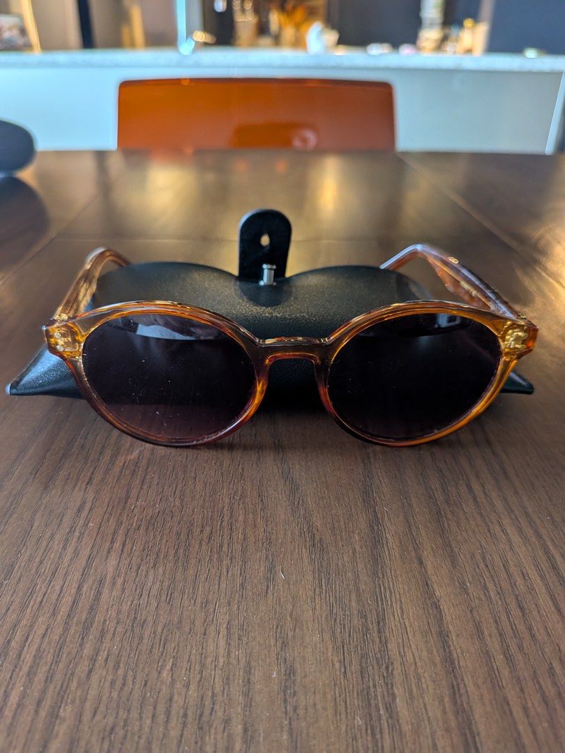 Mango sunglasses (Category: Sunglasses & Eyewear) located in Muntinlupa City. Submitted by pearlyshelles (Listing ID 1459180959, Image 1). Description: .