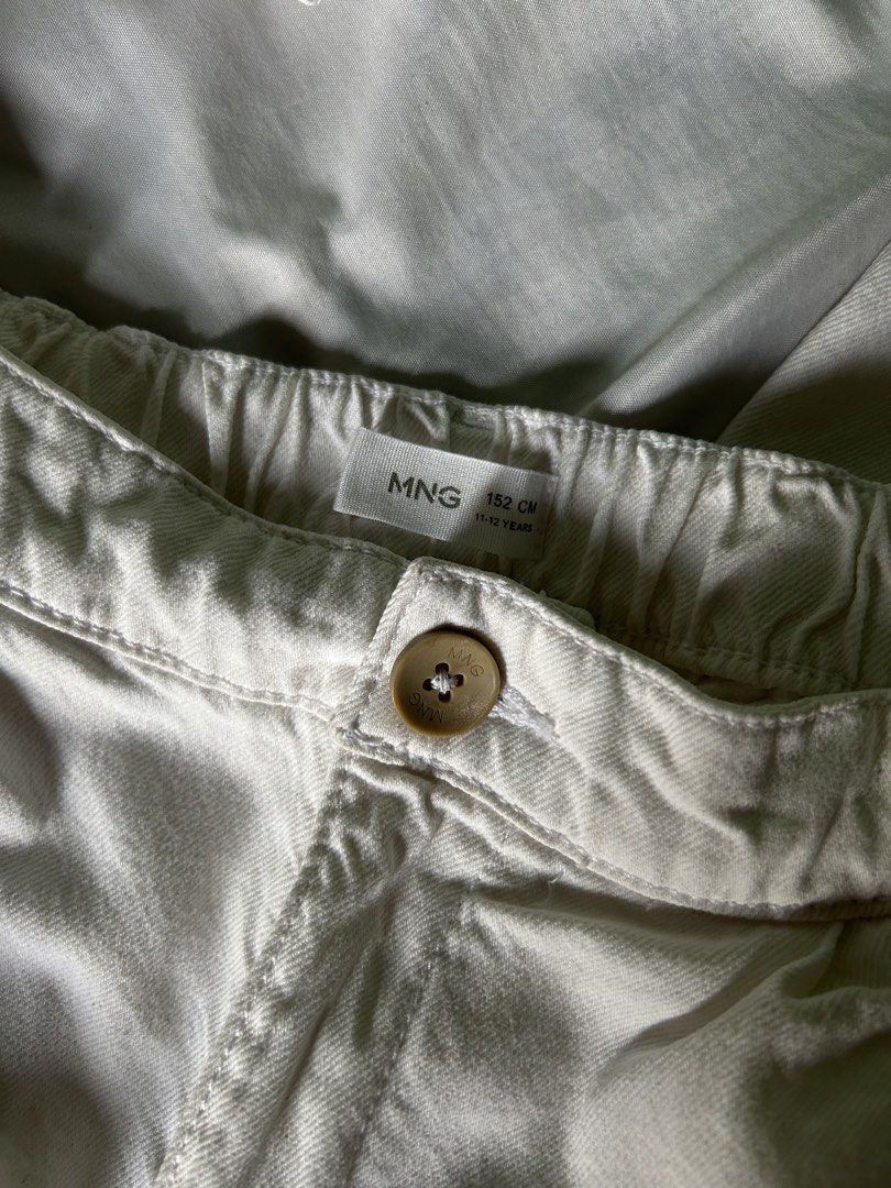 Mango White High Waisted Elastic Waist Pants (Category: Other Bottoms) located in Quezon City. Submitted by mellonnotmelon (Listing ID 1457173978, Image 2). Description: Mango Kids 11-12 .