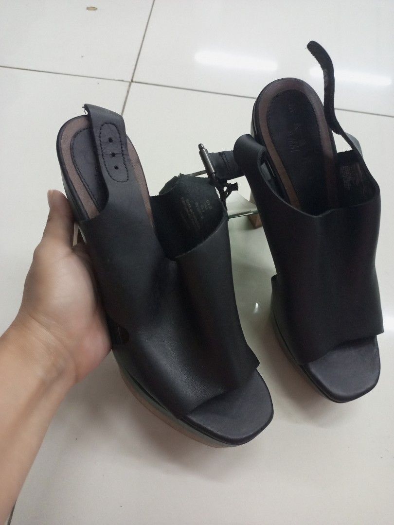 MARNI PLATFORM SANDALS (Category: Sandals) located in Bulacan. Submitted by joanagwen (Listing ID 1459282849, Image 3). Description: M@RN! PLATFORM SANDALS Unused condition,, with tag pa Size 37 on tag,, pang slim na paa lang.