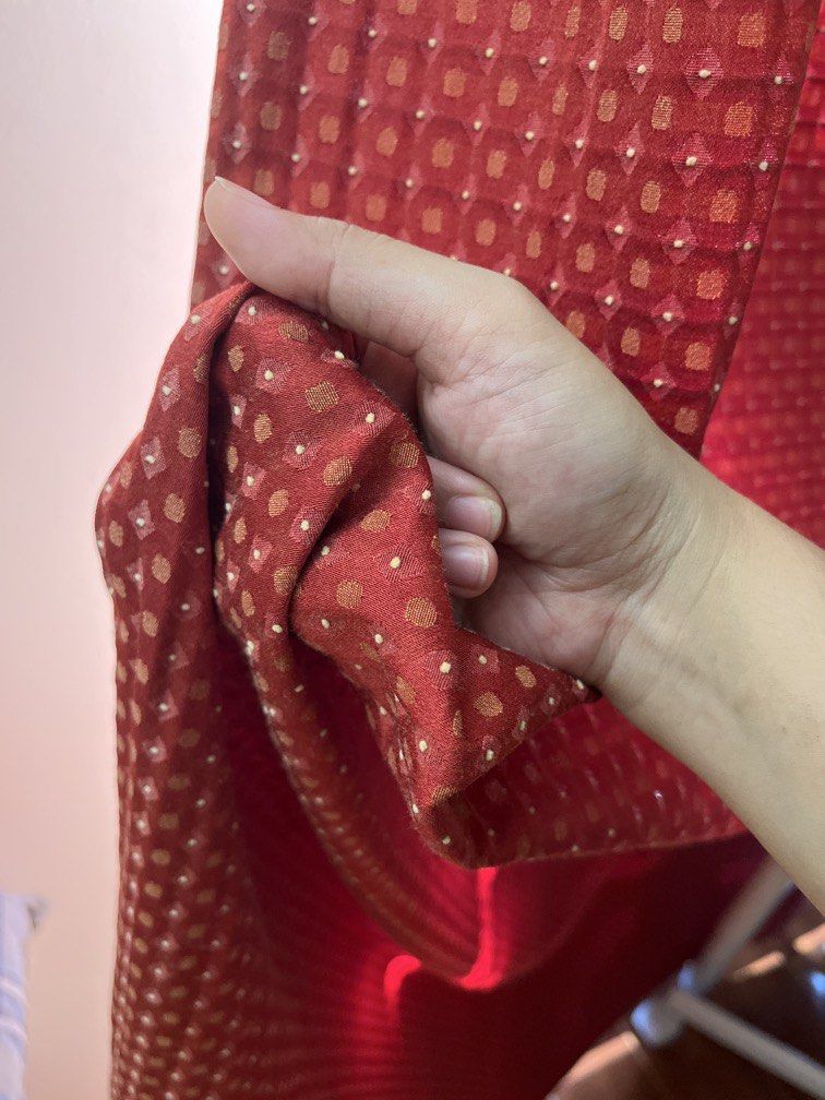 Maroon thick curtain (Category: Curtains & Blinds) located in Manila. Submitted by a_vendre (Listing ID 1459146925, Image 3). Description: Its standard size In the photos its on tge sliding door My location is Muntinlupa I have a pair.