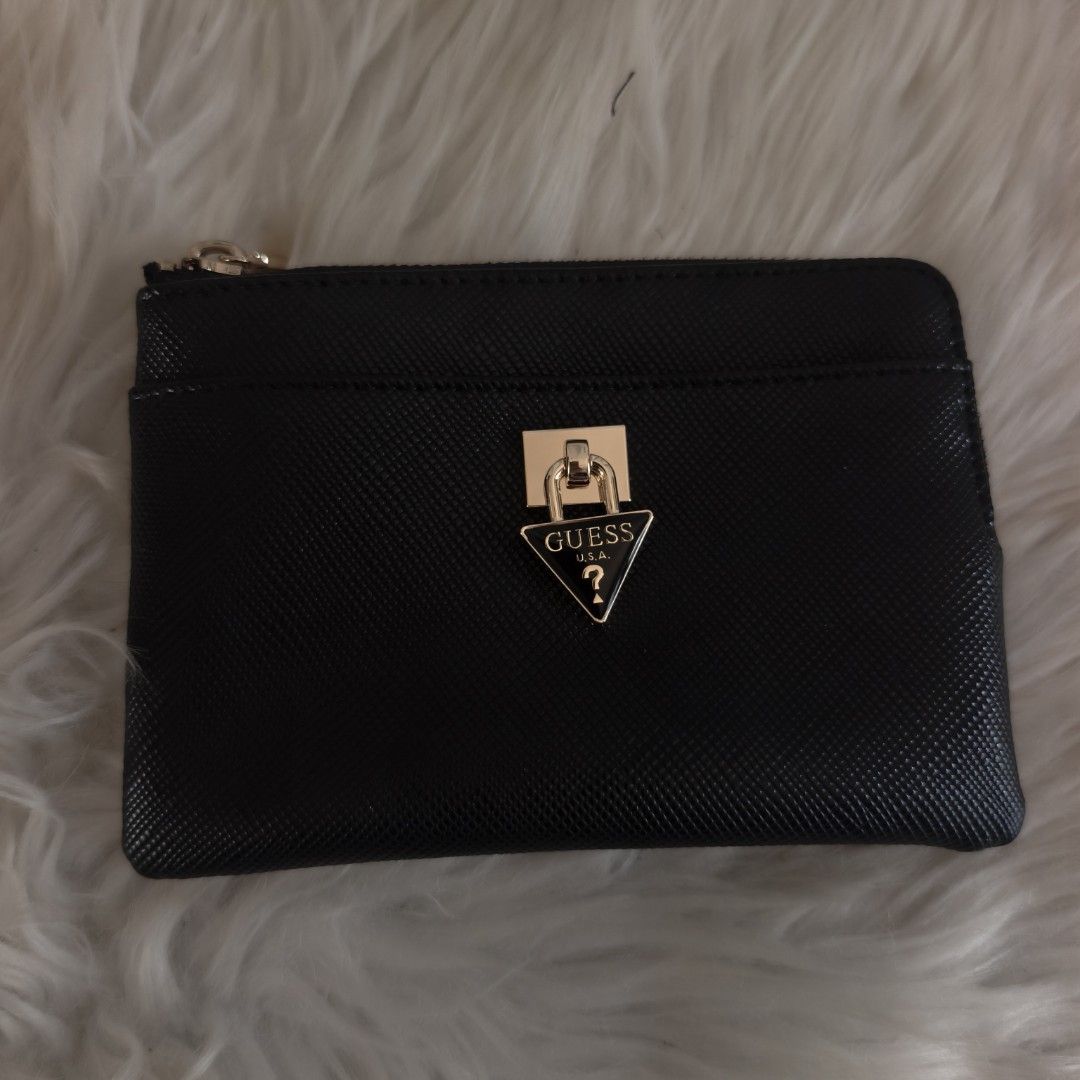 Meduim key ring wallet (Category: Wallets & Card holders) located in General Santos City (Dadiangas). Submitted by zhia_preloved (Listing ID 1459105065, Image 1). Description: original, good as new meduim size.