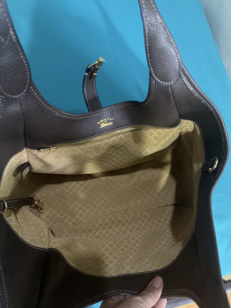Mercato Gucci Monogram Canvas Shoulder Bag (Category: Luxury Bags & Wallets) located in Quezon City. Submitted by r2wph (Listing ID 1459133564, Image 3). Description: - Gucci shoulder bag - Classic GG monogram canvas - Brown leather trim - Signature horsebit hardware - Stylish everyday bag - Clean interior - Bought in Korea Pm me for additional photos.