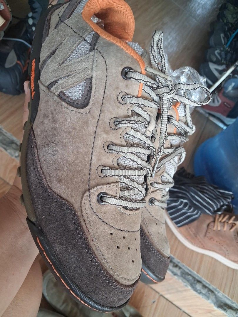 Merell sneakers (Category: Sneakers) located in Koronadal. Submitted by glads08089 (Listing ID 1459284552, Image 1). Description: merell sneakers size 41.5 kasya 42.5.