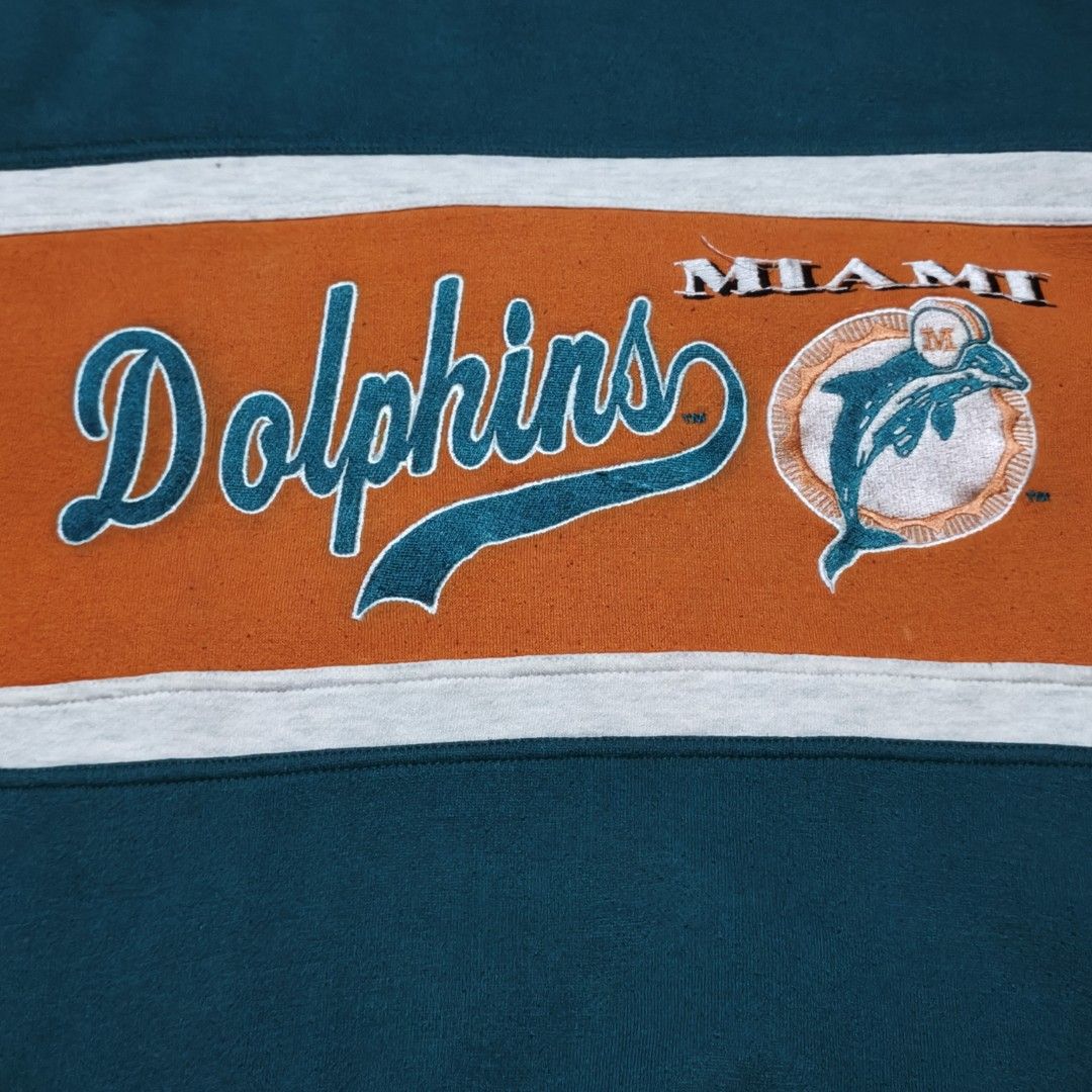 Miami Dolphins Sweatshirt (Category: Coats, Jackets and Outerwear) located in Naga. Submitted by makuri_4400 (Listing ID 1459140025, Image 2). Description: Size - L Length - 26.5 Width - 23.5 Condition - 9.5/10 Color rate - 8.5/10 Issue -Loose embroidery and stitching.