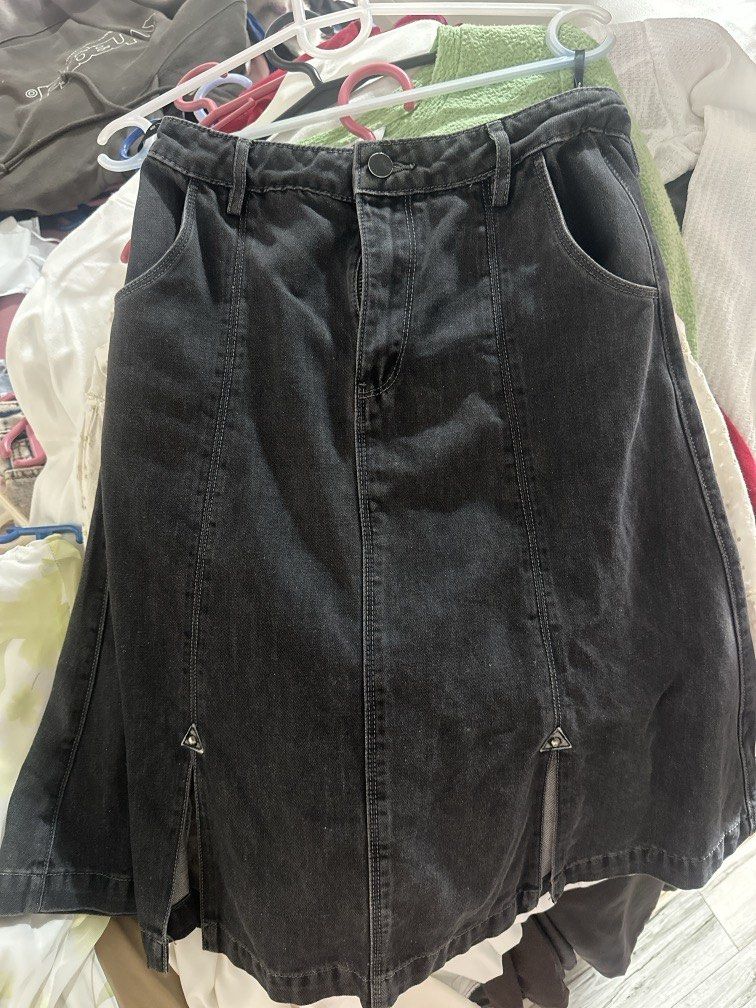 Midi Grey Denim Skirt (Category: Skirts) located in Bacoor. Submitted by angoisee (Listing ID 1459112807, Image 1). Description: xs dm for more info negotiable declutter.