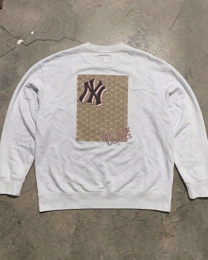 MLB NEW YORK YANKEES SWEATER (Category: Activewear) located in Valenzuela. Submitted by starirayyyy (Listing ID 1459238763, Image 2). Description: .