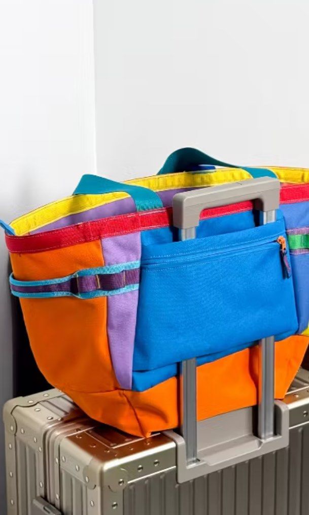 Mom Bag. Overnight bag. (Category: Diaper Bags & Wetbags) located in Manila. Submitted by sukkiri_declutter (Listing ID 1459238167, Image 3). Description: Used several times. Light and spacious. Slightly negotiable. .