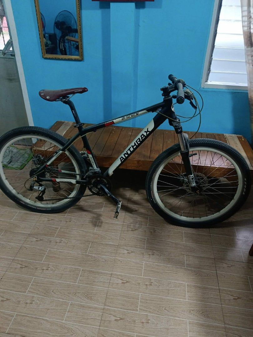 Mountain Bike / Bicycle 26er (Category: Bicycles) located in Floridablanca. Submitted by common.room (Listing ID 1459198639, Image 1). Description: as is walang issue 26er weekends meetup sa floridablanca pampanga helping my dad lang po to sell this and every weekend lang sya umuuwi 🙏😊.