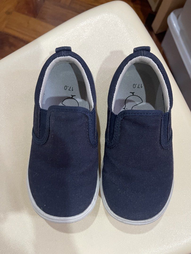 Muji kids canvas shoes (Category: Babies & Kids Fashion) located in Quezon City. Submitted by shopnkeep (Listing ID 1459095685, Image 3). Description: Muji kids 17 cm Fits 2-3 years old Navy blue Mop: bpi gcash Shipping: c/o buyer Loc qc.
