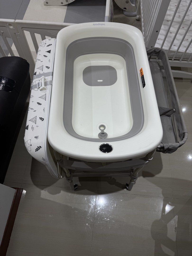 multi function changing table (Category: Changing Tables & Stations) located in Singapore. Submitted by soapbox (Listing ID 1459187165, Image 2). Description: multi function baby changing table .
