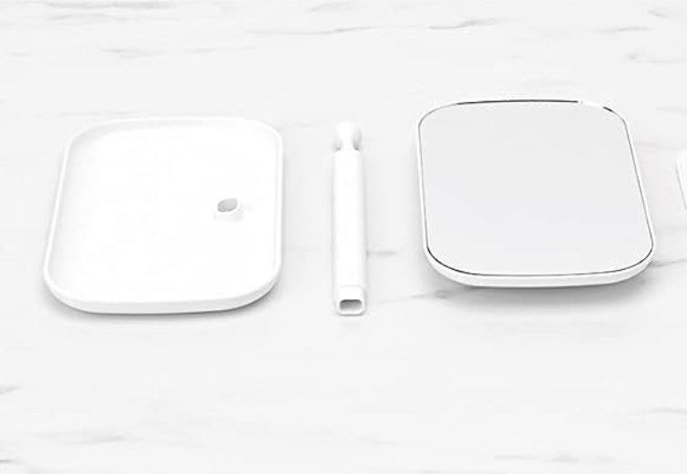 Mumuso Desktop Mirror (Category: Mirrors) located in Quezon City. Submitted by declutter_with_ericka (Listing ID 1459096822, Image 2). Description: White Desktop Mirror with Tray Brand: Mumuso Comes with Mumuso box 10pcs available Specifications: 20 × 28.3 cms Product Features: Includes a storage base beneath the mirror to save space and keep your items organized. Assembly Instructions: Insert the bottom part of the handle into the base slot and 