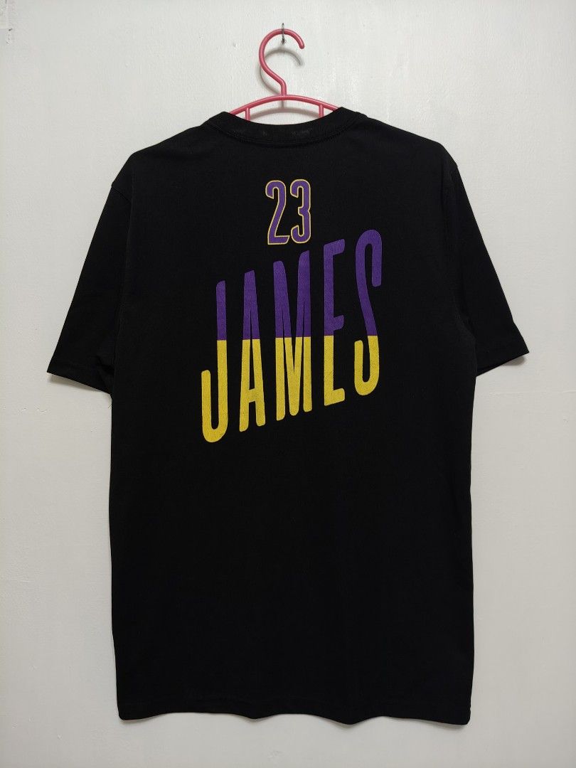 NBA Lakers Shirt (Category: Tshirts & Polo Shirts ) located in Makati City. Submitted by mugen.archive (Listing ID 1459096329, Image 3). Description: size Small fits medium No issue on cloth issue Crackprints sa print di masyado visible parang naging design na Just scroll my wall for my curated items. Follow also my page on Fb. Mugen Archive. Thank you.
