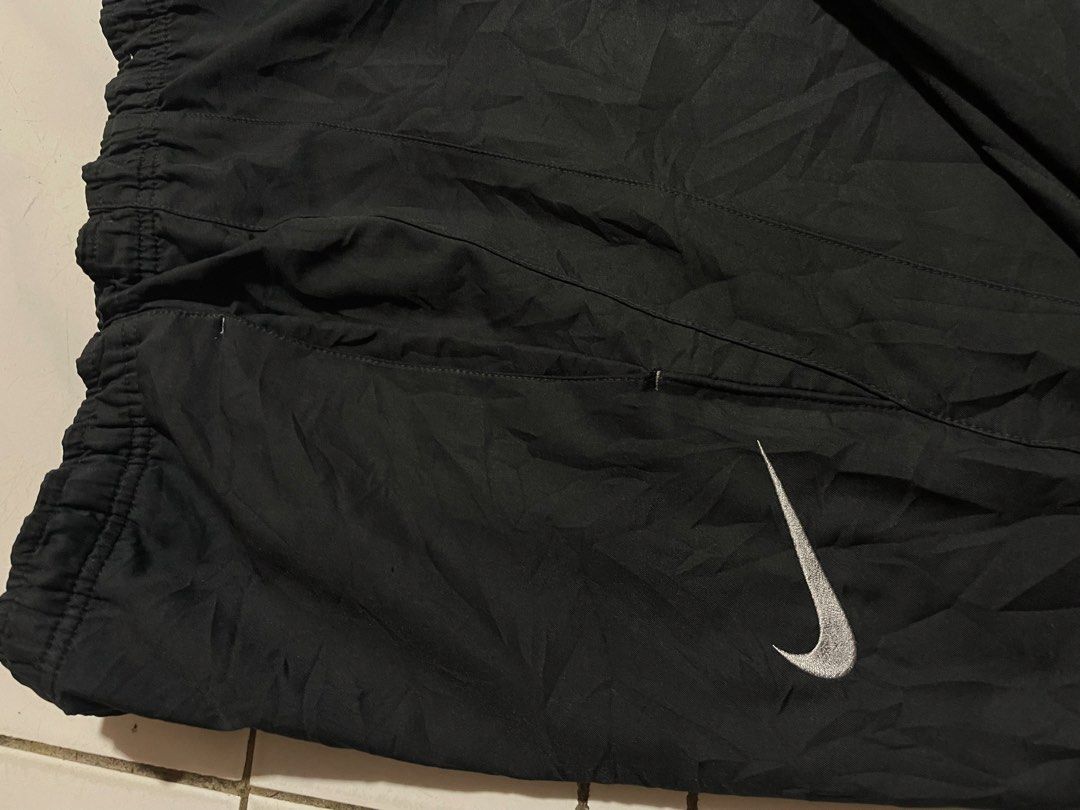 Nike Pants (Category: Joggers) located in Manila. Submitted by steven.alex (Listing ID 1459184060, Image 2). Description: Nike pants Small adult Width “17” length “38.5-39” No issue bukod sa walang tali palagyan nyo nalng o kayo maglagay Asnew condi 10/10 cr .