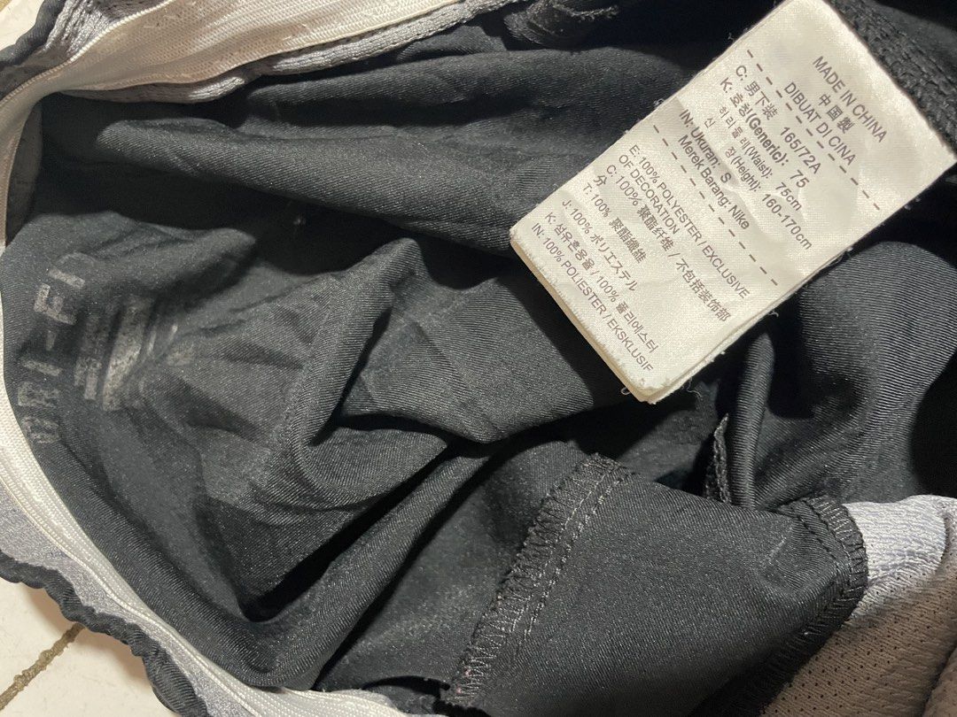 Nike Pants (Category: Joggers) located in Manila. Submitted by steven.alex (Listing ID 1459184060, Image 3). Description: Nike pants Small adult Width “17” length “38.5-39” No issue bukod sa walang tali palagyan nyo nalng o kayo maglagay Asnew condi 10/10 cr .