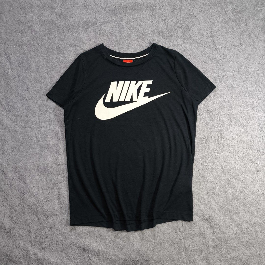 Nike Sportswear Shirt (Category: Baby Monitors) located in Manila. Submitted by shykes_26 (Listing ID 1459202229, Image 1). Description: Dimensions Width - 19.5 Length - 24 Size on tag - L Issues - None.