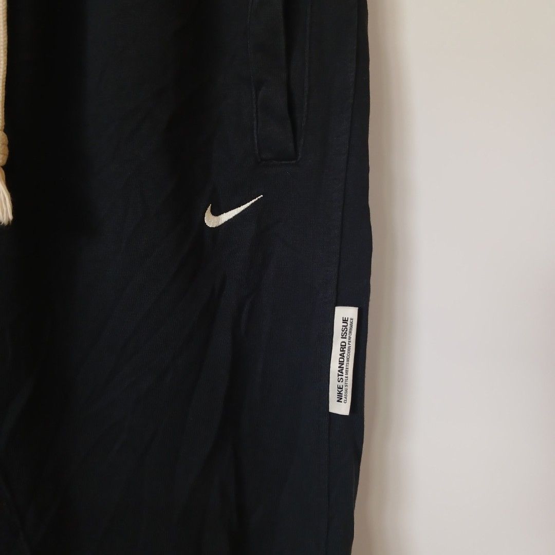 NIKE STANDARD ISSUE SWEAT PANTS (Category: Joggers) located in Ozamiz City. Submitted by 2nd.sight (Listing ID 1459185827, Image 3). Description: size:medium w: 28-34 l: 37.5 excellent condition.