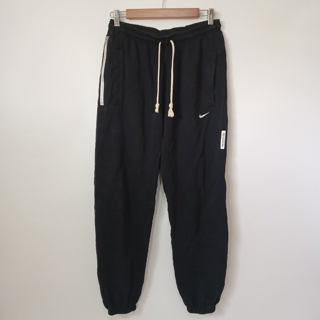 NIKE STANDARD ISSUE SWEAT PANTS (Category: Joggers) located in Ozamiz City. Submitted by 2nd.sight (Listing ID 1459185827, Image 1). Description: size:medium w: 28-34 l: 37.5 excellent condition.