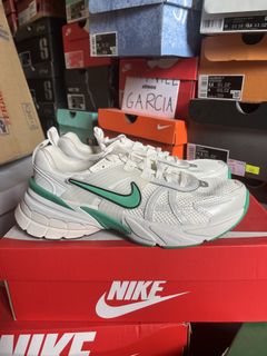 (Category: ) located in . Submitted by rr.sneakerstash (Listing ID 1459182596, Image 1). Description: .