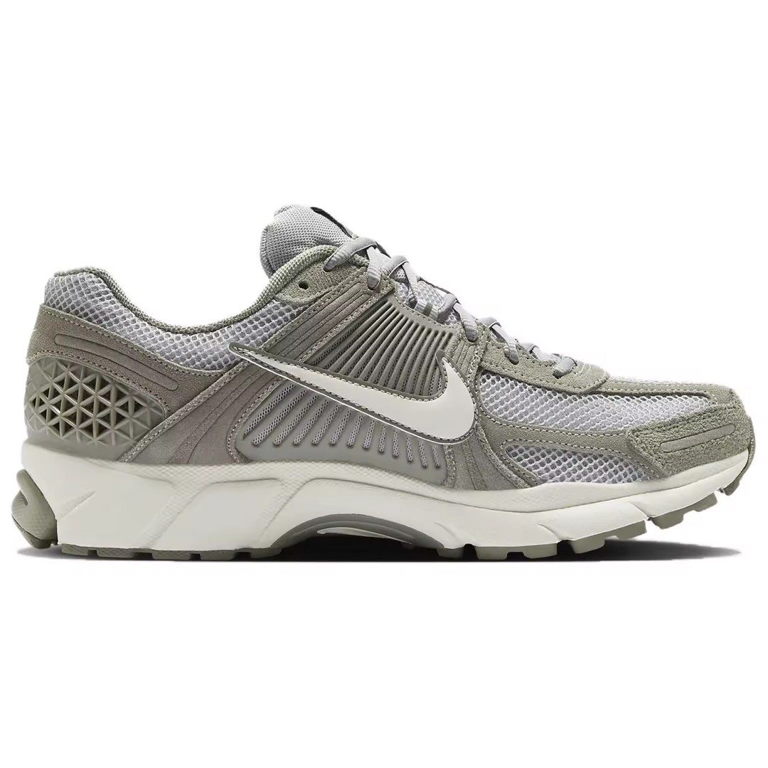 Nike Zoom Vomero 5 Dark Stucco (Category: Sneakers) located in Valenzuela. Submitted by soniboi (Listing ID 1459283798, Image 2). Description: - Nike Zoom Vomero 5 - Colorway: Light Bone, Grey, Sail - Classic running shoe silhouette - Features breathable mesh and premium suede upper - Equipped with responsive Zoom Air cushioning - Ideal for everyday wear and running activities.