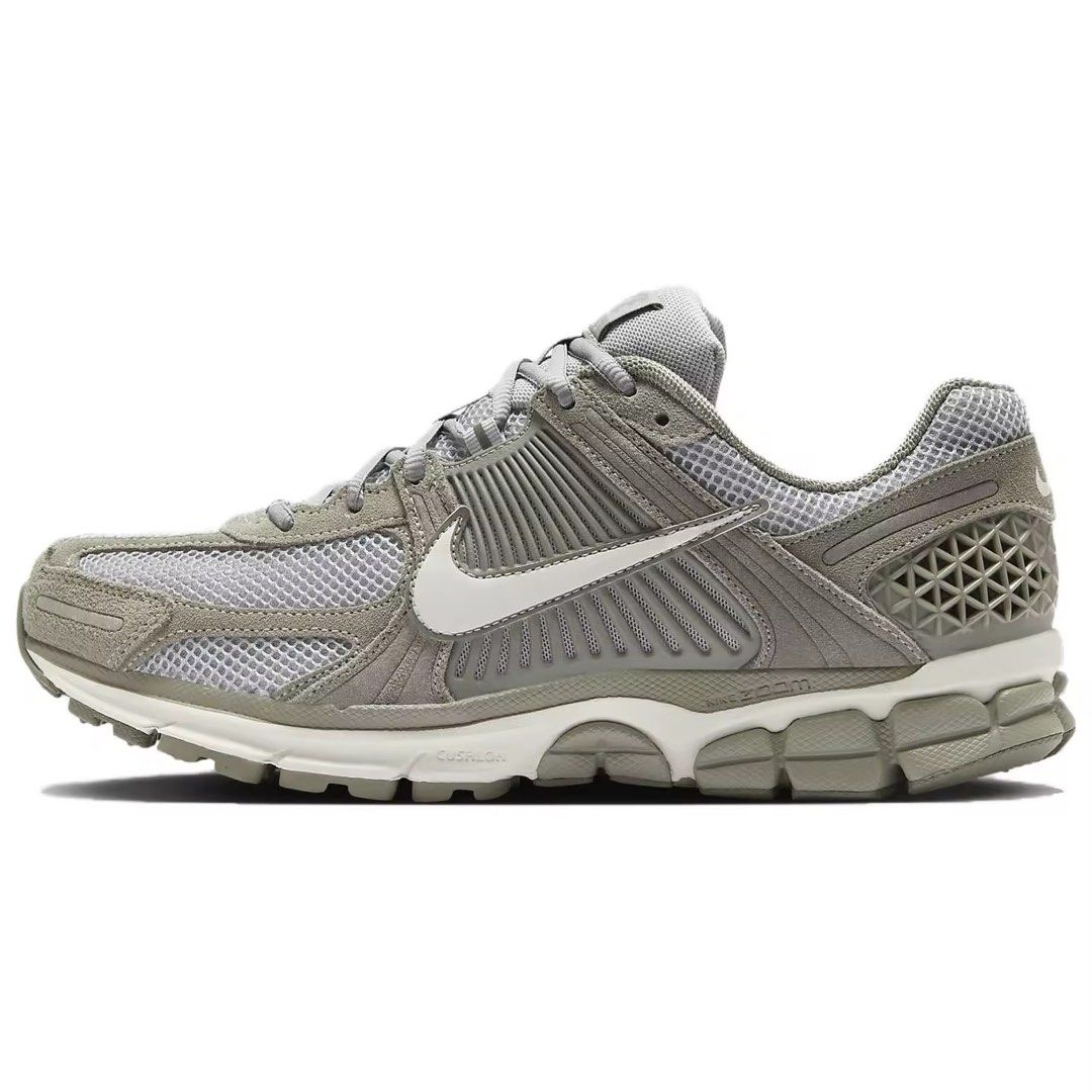 Nike Zoom Vomero 5 Dark Stucco (Category: Sneakers) located in Valenzuela. Submitted by soniboi (Listing ID 1459283798, Image 3). Description: - Nike Zoom Vomero 5 - Colorway: Light Bone, Grey, Sail - Classic running shoe silhouette - Features breathable mesh and premium suede upper - Equipped with responsive Zoom Air cushioning - Ideal for everyday wear and running activities.