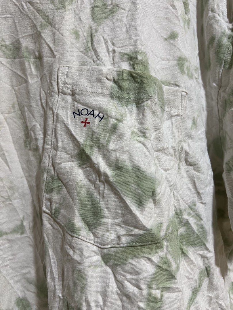 NOAH Tie-Dye Pocket T-Shirt (Category: Tshirts & Polo Shirts ) located in Valencia. Submitted by thrifttomaniac_1225 (Listing ID 1459141457, Image 2). Description: - NOAH Tie-Dye T-Shirt - Color: White and Green - Size: XL - Features: Chest pocket with NOAH logo - Origin: Made in Peru.