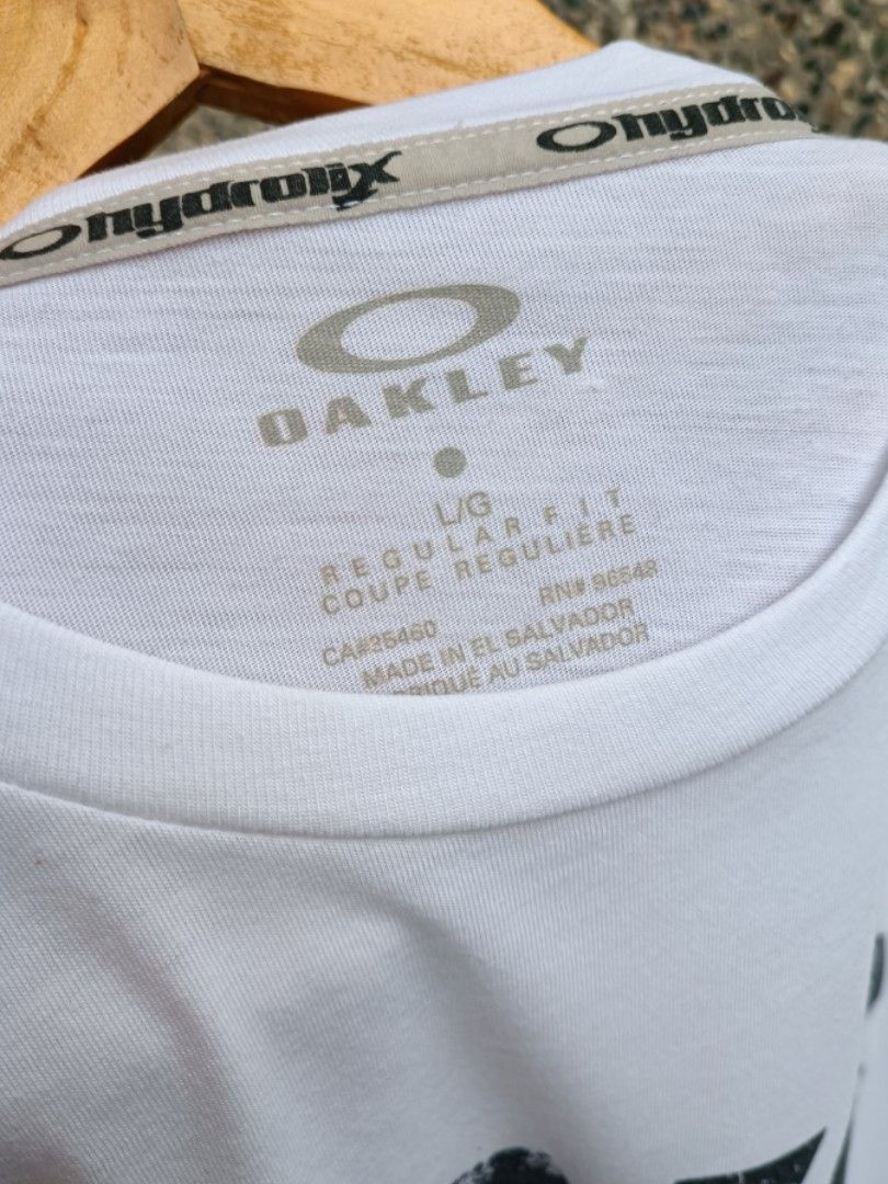 OAKLEY NYC (Category: Activewear) located in Davao. Submitted by st333tcartel (Listing ID 1459128461, Image 2). Description: Large Length 29.5 Width 21.