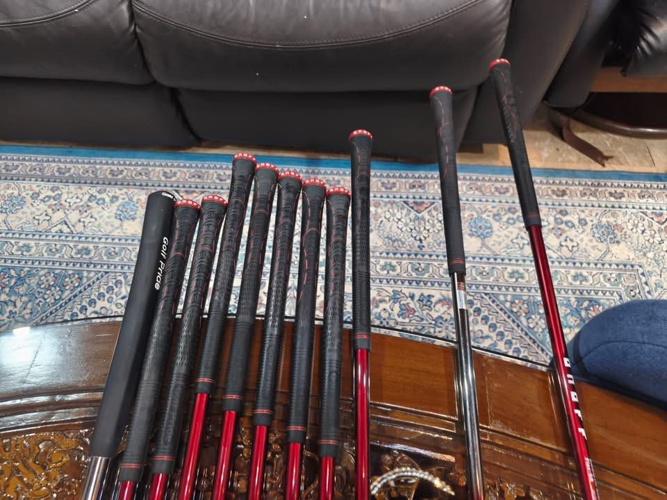 On off Golf Set (Category: Golf) located in Paranaque City. Submitted by chips24 (Listing ID 1459101350, Image 3). Description: For Sale On Off Set °On Off R flex graphite shaft clubs. In good condition bag included for only 24.8k pick up Bf paranaque free shipping within MM..