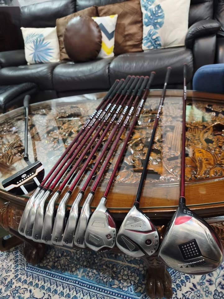 On off Golf Set (Category: Golf) located in Paranaque City. Submitted by chips24 (Listing ID 1459101350, Image 2). Description: For Sale On Off Set °On Off R flex graphite shaft clubs. In good condition bag included for only 24.8k pick up Bf paranaque free shipping within MM..