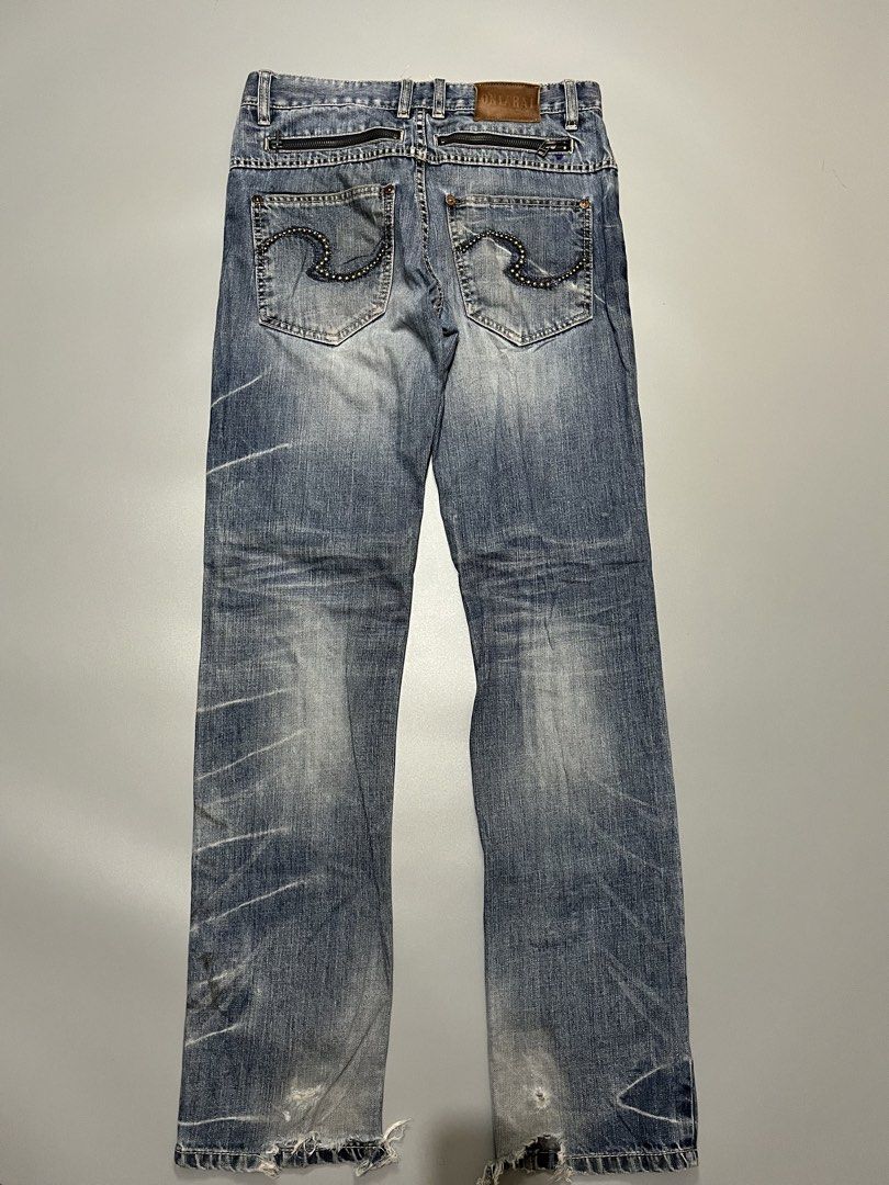 ONIARAI Washed Jeans Distressed Denim Blue (Category: Jeans) located in Manila. Submitted by jorgemabelin2001 (Listing ID 1459238881, Image 2). Description: - Blue wash denim jeans - Distressed look with fading and rips - Button and zip closure - Pockets on front and back - Raw, frayed hem edge - Ideal for a casual, edgy style -Dimes 31x43 -Hem 7.