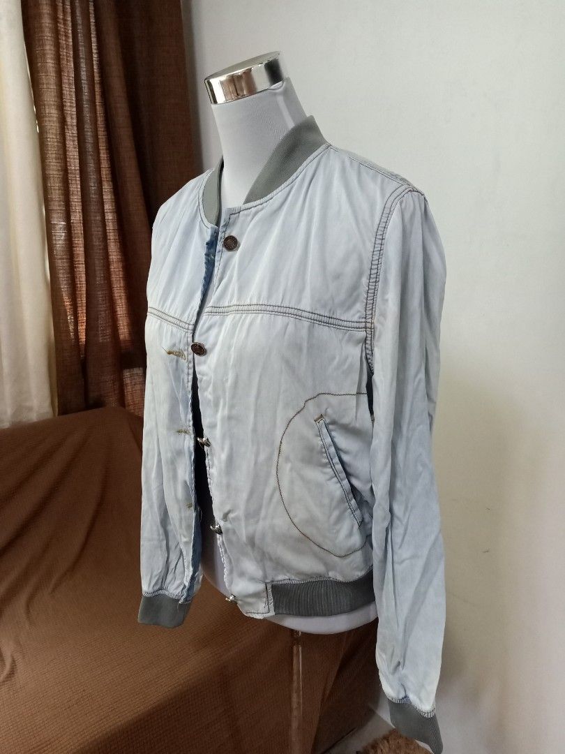 Original diesel jacket for women (Category: Coats, Jackets and Outerwear) located in Binmaley. Submitted by fashionluxury058 (Listing ID 1459127850, Image 2). Description: original diesel jacket for women almost new... size: medium to large women color blue.