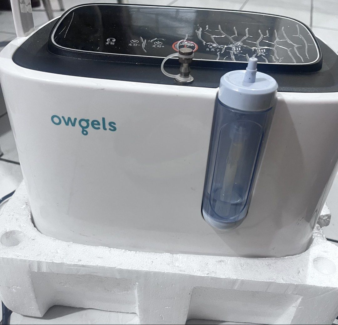 Oxygen 7L generator/ concentrator for sale (Category: Medical Supplies & Tools) located in Taytay. Submitted by miriel.page (Listing ID 1459256108, Image 1). Description: Oxygen concentrator / generator for sale Good as new No issue or damage Saglit lang nagamit Willing to demo how to use Taytay loc Pm for more details .