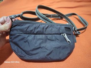 (Category: ) located in . Submitted by bagsforless16 (Listing ID 1459127882, Image 1). Description: .