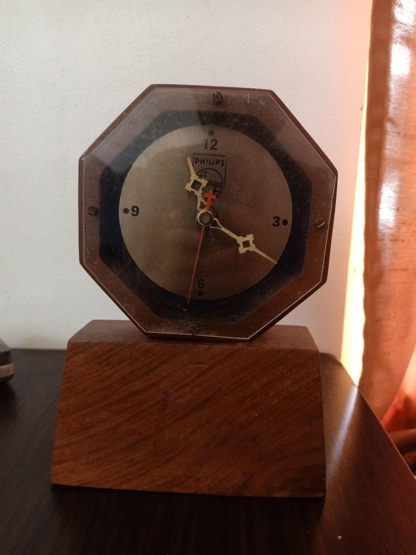 Philips wood clock (Category: Clocks) located in Las Pinas. Submitted by the_recycle_shop (Listing ID 1459122590, Image 1). Description: Vintage good condition.