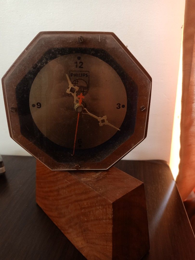 Philips wood clock (Category: Clocks) located in Las Pinas. Submitted by the_recycle_shop (Listing ID 1459122590, Image 2). Description: Vintage good condition.