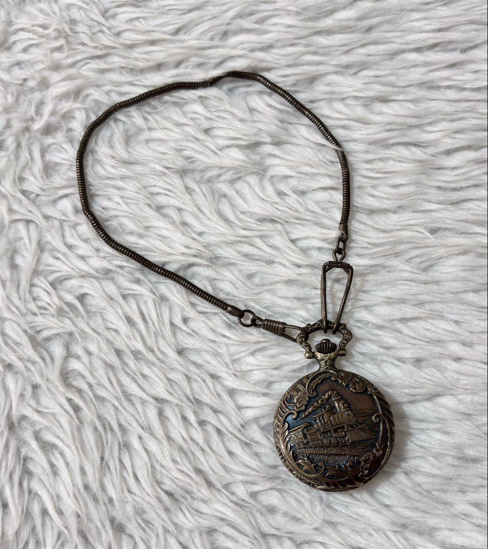 Pocket Watch (Category: Women's Watches) located in Paranaque City. Submitted by dalle_closet (Listing ID 1459212869, Image 1). Description: not working po. pang design or decor niyo nalang.