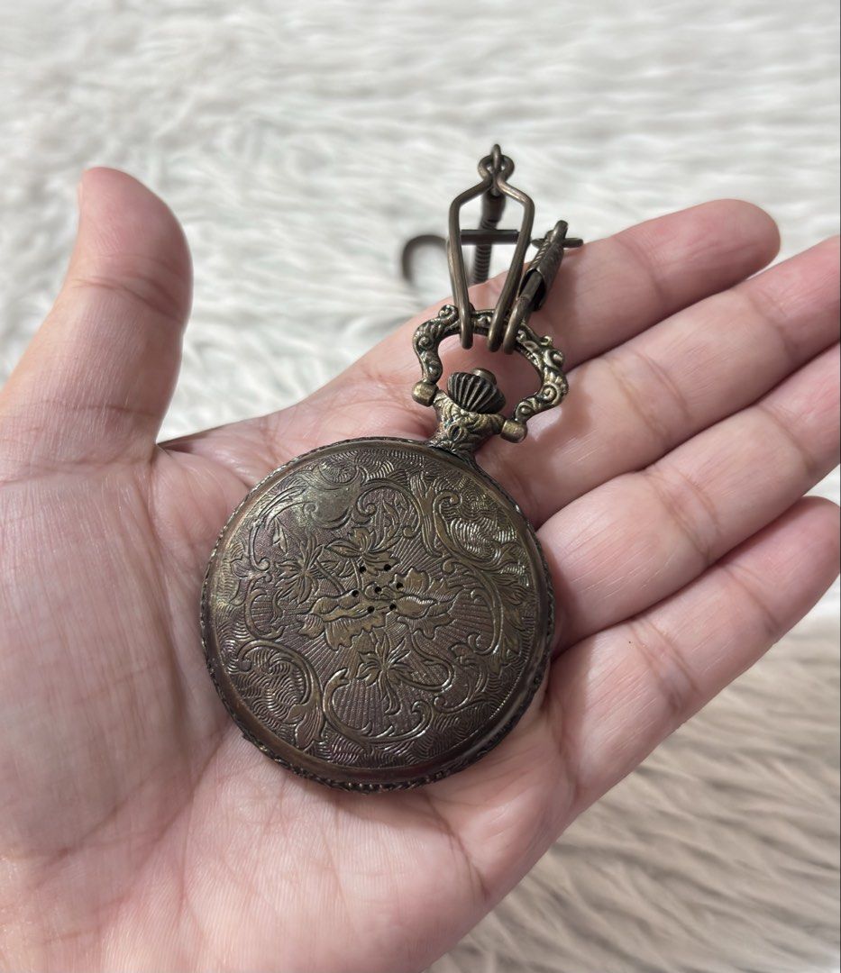 Pocket Watch (Category: Women's Watches) located in Paranaque City. Submitted by dalle_closet (Listing ID 1459212869, Image 3). Description: not working po. pang design or decor niyo nalang.