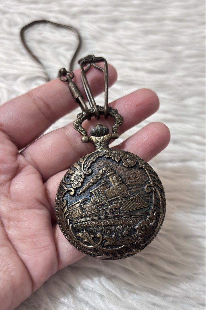 Pocket Watch (Category: Women's Watches) located in Paranaque City. Submitted by dalle_closet (Listing ID 1459212869, Image 2). Description: not working po. pang design or decor niyo nalang.