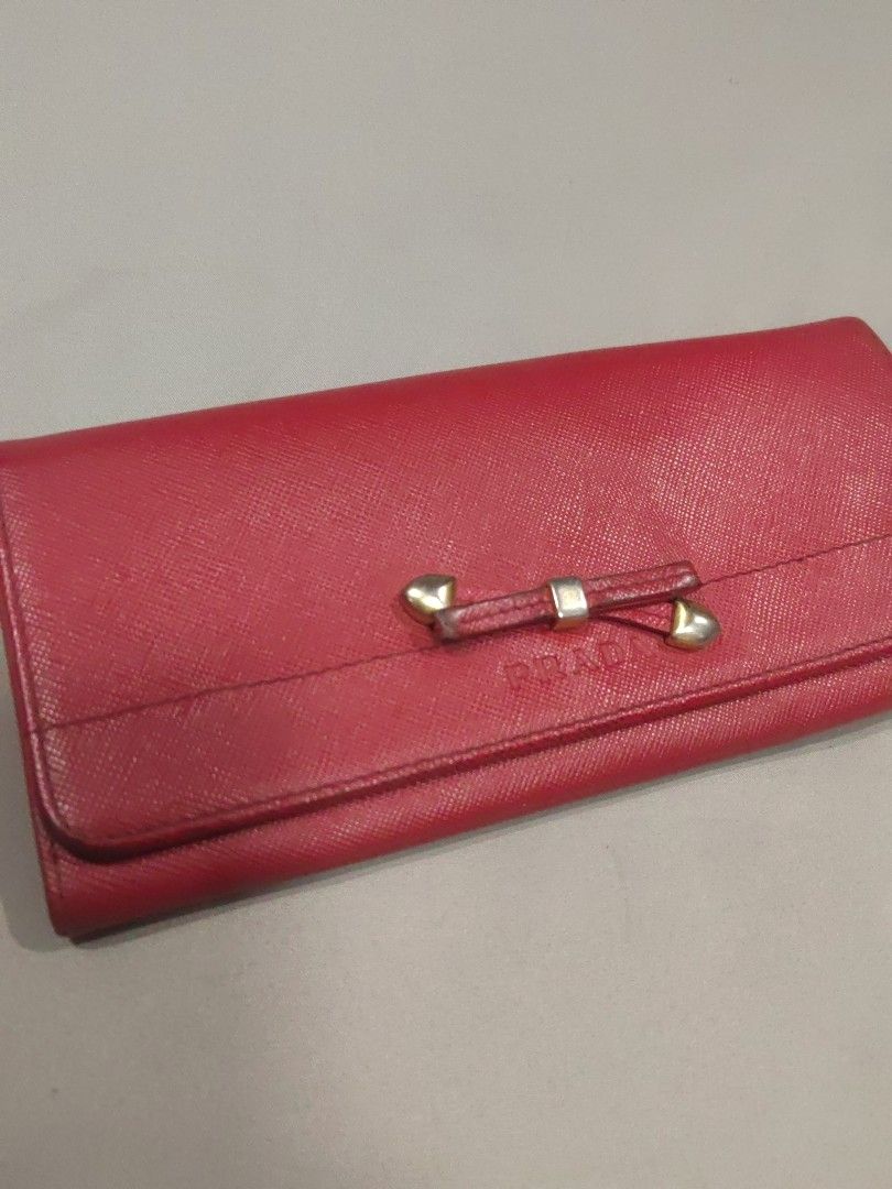 Prada long wallet (Category: Luxury Bags & Wallets) located in Santa Rosa. Submitted by _ba_mo_si_ (Listing ID 1459217998, Image 2). Description: Wallet only Plus sf Dm.