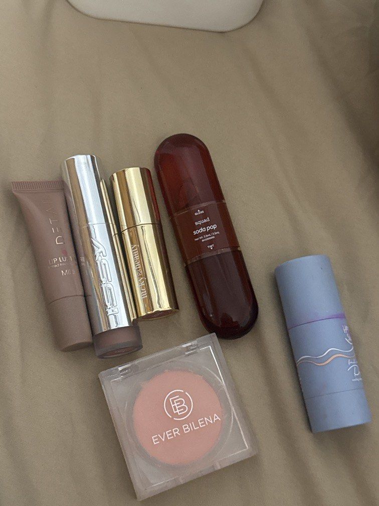 Preloved Makeup Set (FREE SF) (Category: Makeup) located in Bulacan. Submitted by bbibbiiu (Listing ID 1459133659, Image 1). Description: nasa 80-90% pa laman di ko lang talaga bet shades free sf around luzon only issy not available .