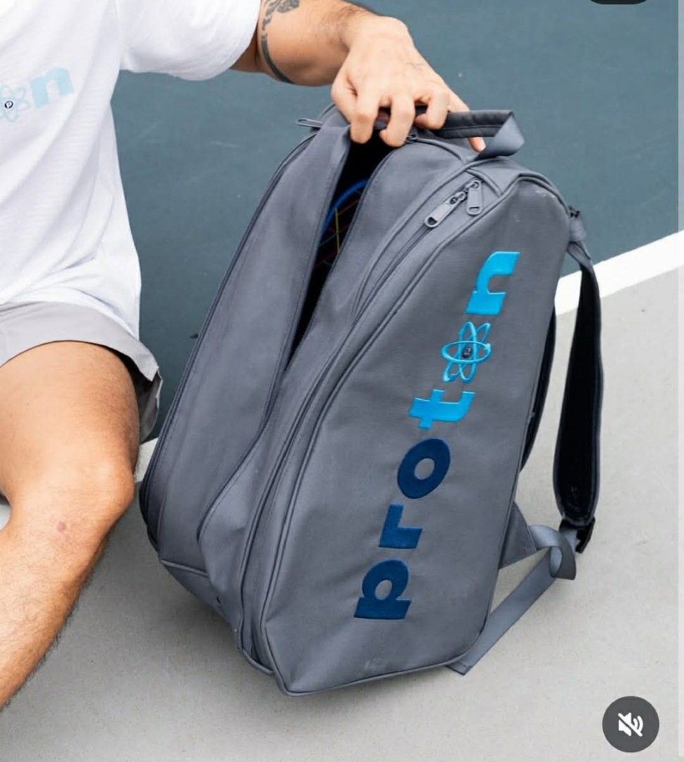 Proton pickleball bag (Category: Belt bags, Clutches and Pouches) located in Bacoor. Submitted by joromoto18 (Listing ID 1459098738, Image 1). Description: For sale original preloved bag 1 time used only Medyo nalalakihan lang Proton pickleball bag 2,500 pesos only Fixed mura na yan Original price nasa pics na Bentang tropa na lang Can fit 4 paddles Insulated na rin cya Pick up only chua s pavilion dalahican cavite city Mas ok pick up para machec