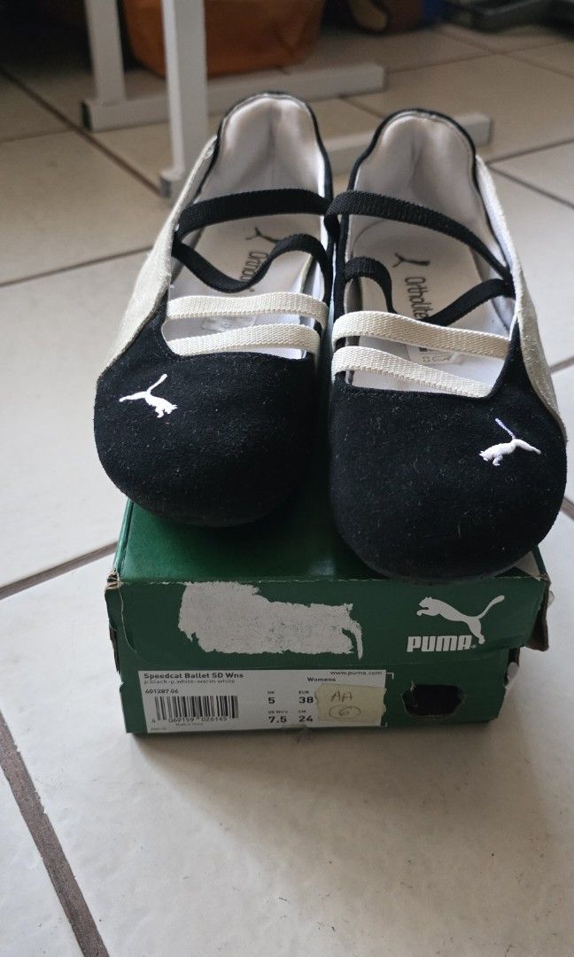Puma Speedcat Ballet EU38 (Category: Flats & Sandals) located in Manila. Submitted by lelie2140 (Listing ID 1459167917, Image 1). Description: rfs : decluttering original, with the box used mga 5x lang the white suede is a dirt magnet, so please mind that. I've included detailed photos na. Sold as is. + shipping fee wherever you are in the PH.